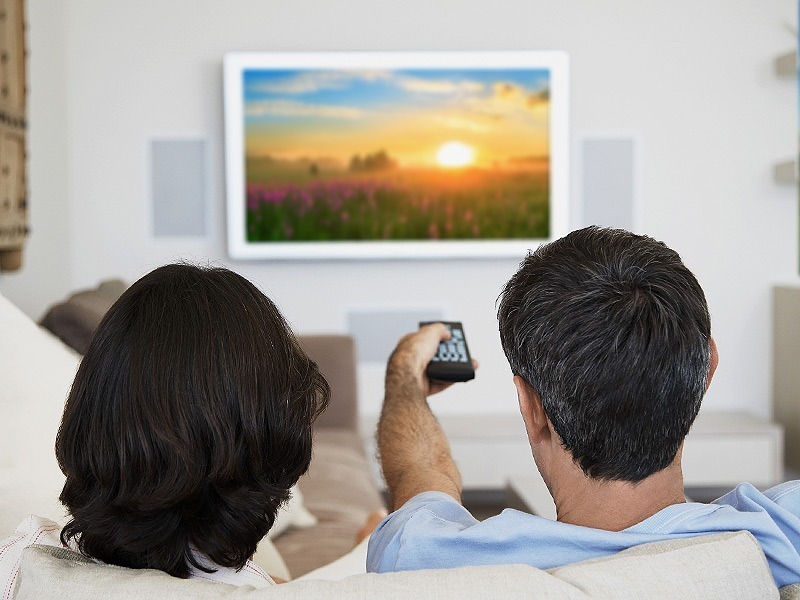 couple_watching_television